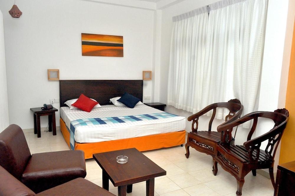 אונה ואטונה Lavendish Beach Resort מראה חיצוני תמונה