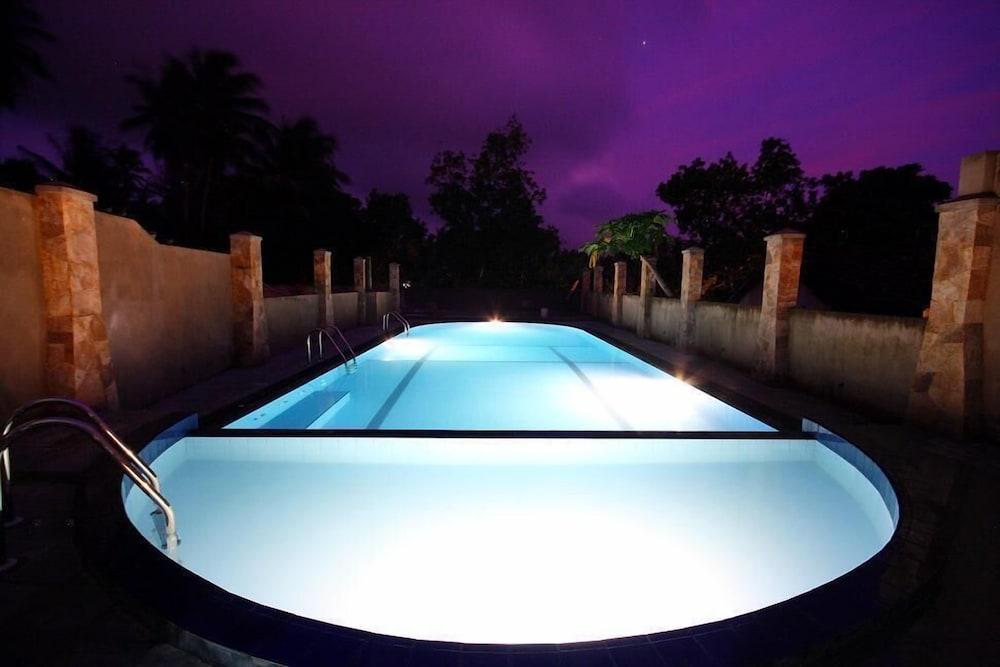 אונה ואטונה Lavendish Beach Resort מראה חיצוני תמונה