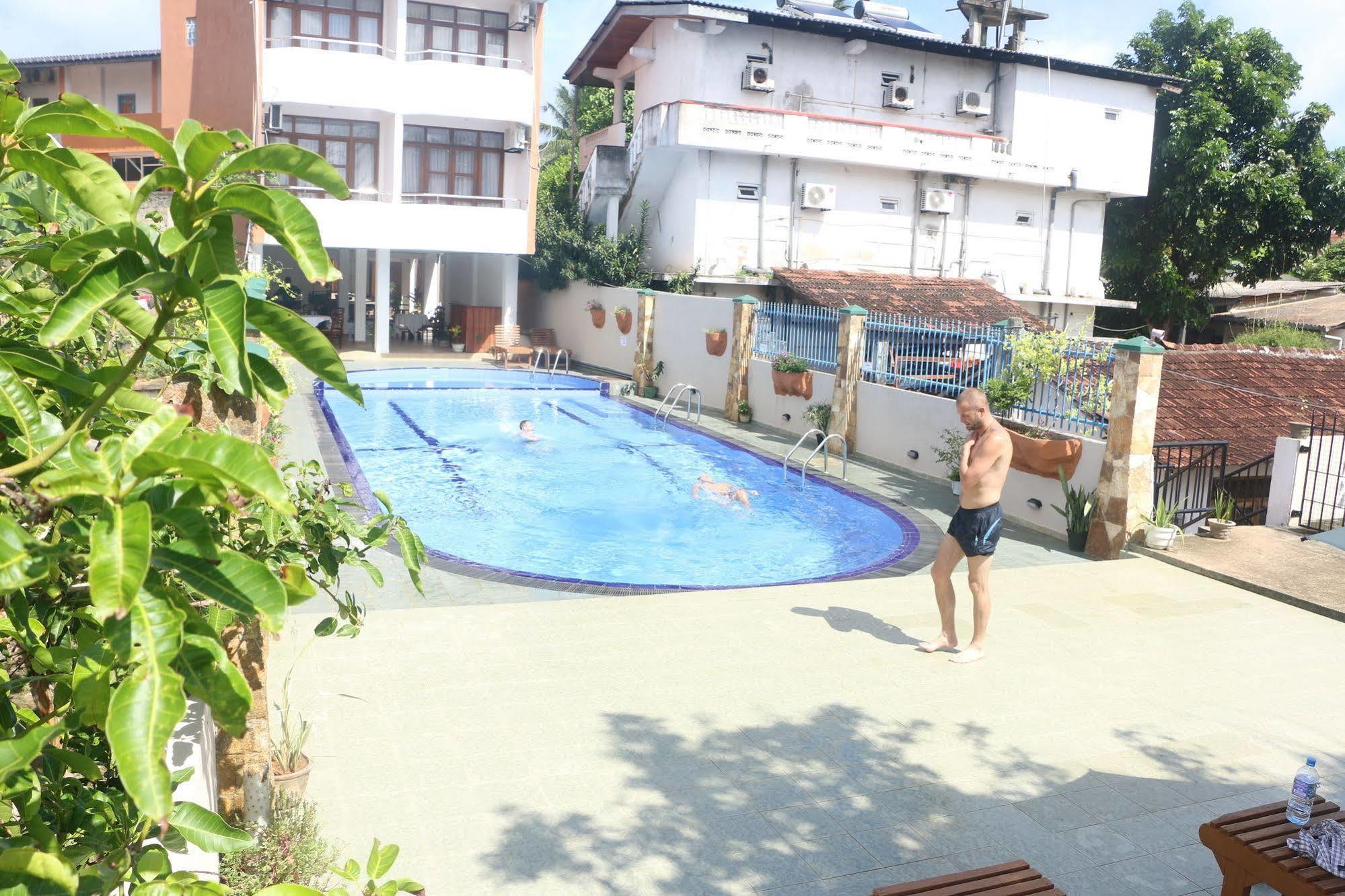 אונה ואטונה Lavendish Beach Resort מראה חיצוני תמונה
