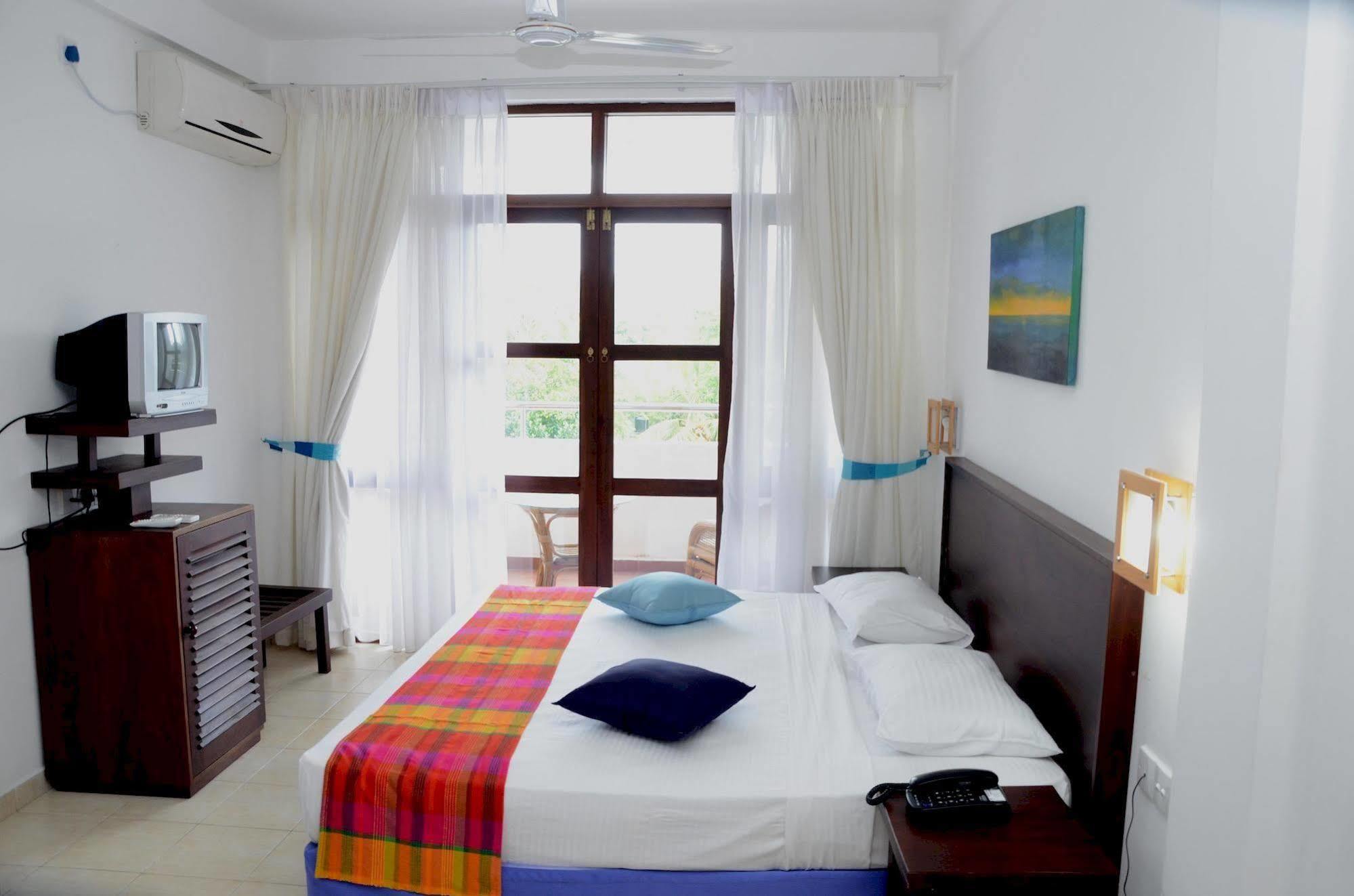 אונה ואטונה Lavendish Beach Resort מראה חיצוני תמונה